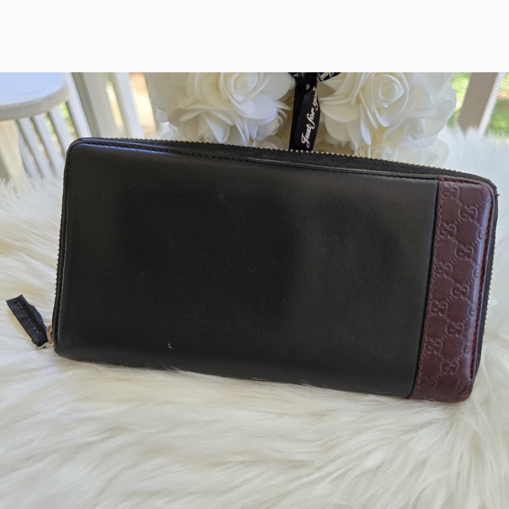 Gucci GG Logo Black Burgundy Zip- Around Long Wallet